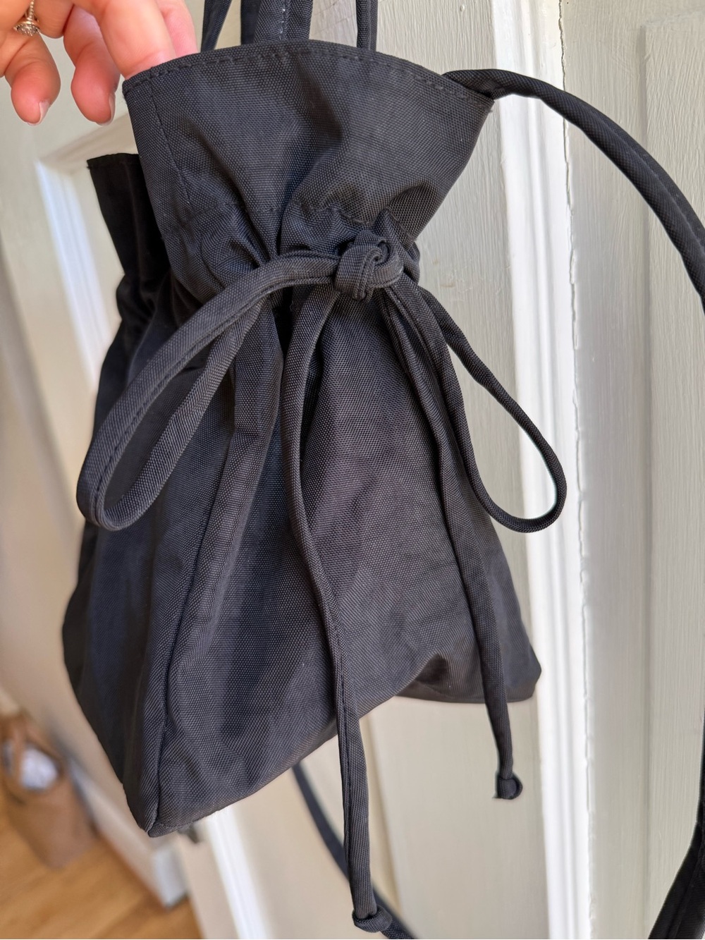 BAGGU Black Drawstring Bucket Tote - Picture 4 of 7
